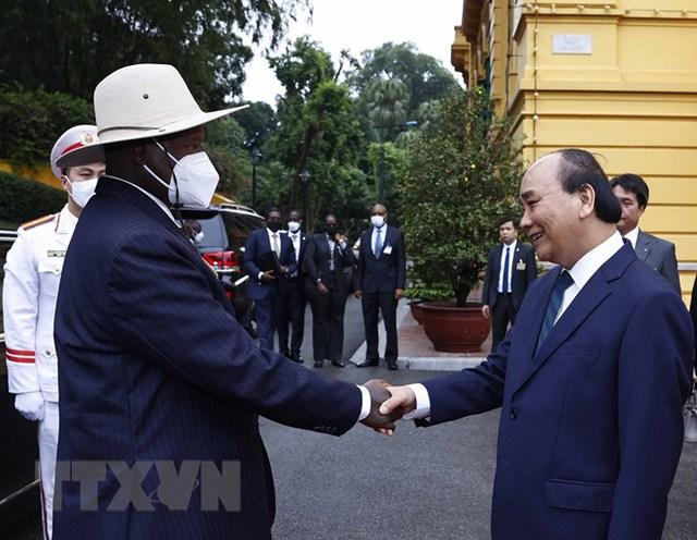 President hosts welcome ceremony for Ugandan counterpart - Ảnh 4.